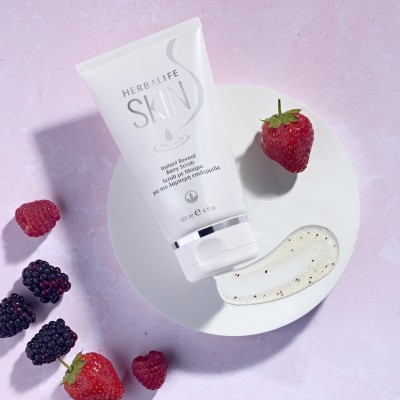 Herbalife SKIN Instant Reveal Berry Scrub Herbalife SKIN Instant Reveal Berry Scrub